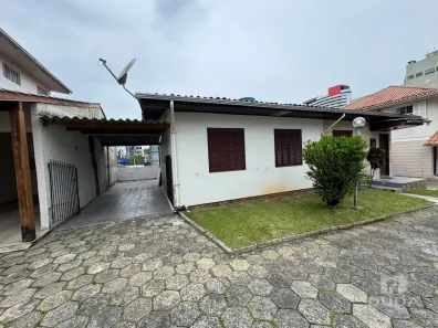Casa de Condomínio com 3 Quartos para alugar, 96m² no Centro, Criciúma