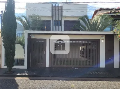 Sobrado com 3 Quartos para alugar, 400m² no Nossa Senhora Aparecida, Uberlândia