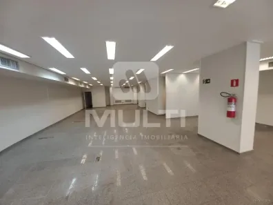 Ponto Comercial com 1 Quarto para alugar, 1000m² no Centro, Uberlândia