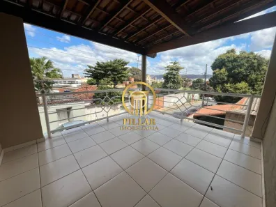 Casa com 3 Quartos para alugar, 156m² no Alto São João, Montes Claros