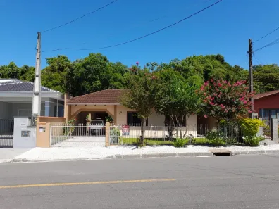 Casa com 3 Quartos à venda, 200m² no Costa e Silva, Joinville