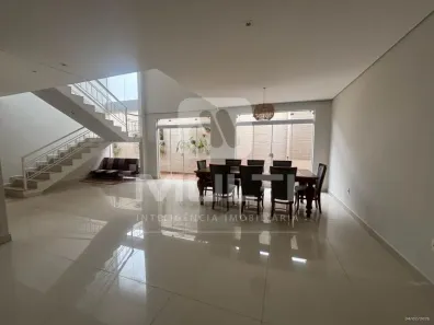 Casa com 4 Quartos à venda, 225m² no Jardim das Palmeiras, Uberlândia