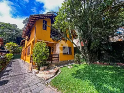 Casa com 5 Quartos à venda, 207m² no Valparaíso, Petrópolis