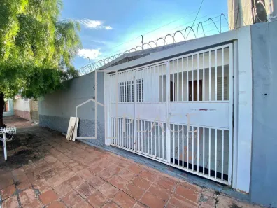 Casa com 3 Quartos para alugar, 200m² no Fragata, Marília