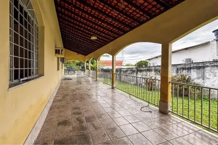 Casa com 4 Quartos à venda, 241m² no Flores, Manaus