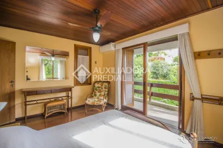 Casa com 3 Quartos à venda, 271m² no Três Figueiras, Porto Alegre