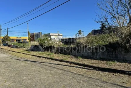 Lote/Terreno à venda, 847m² no Balneario Arpoador, Peruíbe