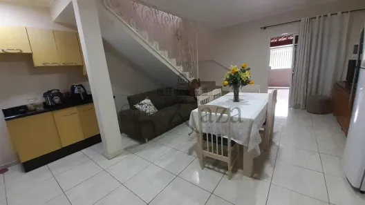 Sobrado com 4 Quartos à venda, 140m² no Jardim Santa Júlia, São José dos Campos