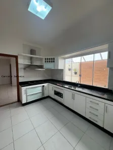 Casa de Condomínio com 3 Quartos para alugar, 185m² no Jardim Inconfidência, Uberlândia