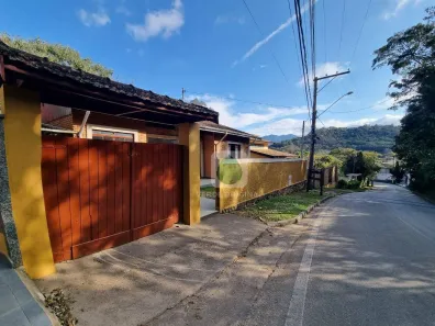 Casa com 3 Quartos para alugar, 92m² no Centro, São Bento do Sapucaí