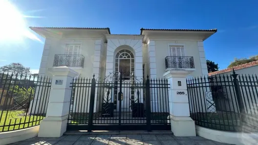 Sobrado à venda, 400m² no Centro, Brotas