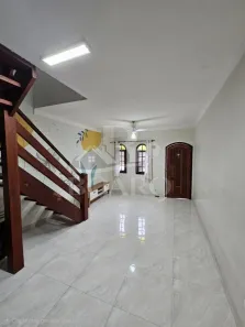 Sobrado com 2 Quartos à venda, 76m² no Jardim Britânia, Caraguatatuba