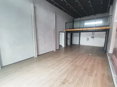 Ponto Comercial para alugar, 108m² no Guajeru, Fortaleza