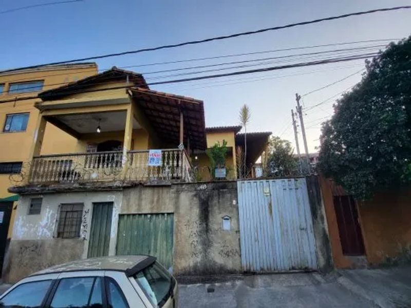 Casa com 3 quartos — Santa Terezinha, Belo Horizonte