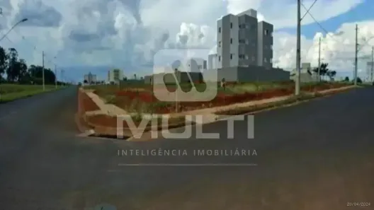 Lote/Terreno com 1 Quarto à venda, 900m² no Novo Mundo, Uberlândia