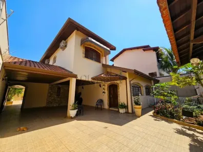 Sobrado com 3 Quartos à venda, 310m² no Vila Moletta, Valinhos