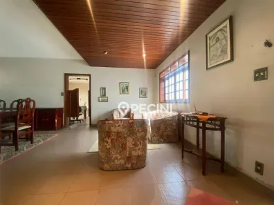 Imóvel Comercial com 3 Quartos para alugar, 260m² no Vila do Rádio, Rio Claro