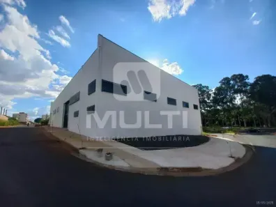 Casa com 1 Quarto para alugar, 1100m² no Santa Mônica, Uberlândia
