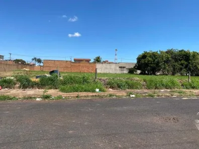 Lote/Terreno à venda, 2061m² no Jardim das Estações (Vila Xavier), Araraquara
