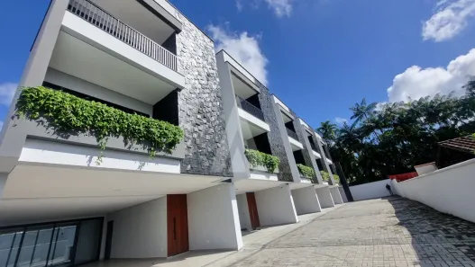 Casa com 3 Quartos para alugar, 306m² no Glória, Joinville