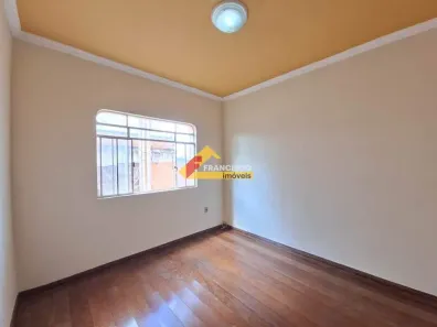 Casa com 3 Quartos para alugar, 80m² no São Sebastião, Divinópolis