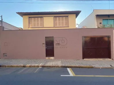 Casa com 3 Quartos para alugar, 273m² no Centro, Piracicaba