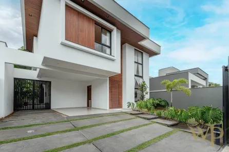 Casa com 3 Quartos à venda, 225m² no Aventureiro, Joinville
