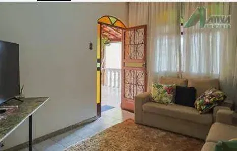 Casa com 3 Quartos à venda, 247m² no Pirajá, Belo Horizonte