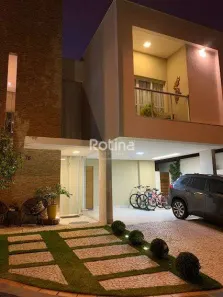 Casa de Condomínio com 4 Quartos para alugar, 212m² no Granja Marileusa, Uberlândia