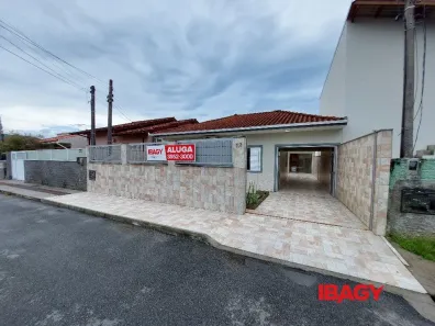 Casa com 3 Quartos para alugar, 85m² no Forquilhas, São José