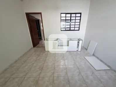 Casa com 3 Quartos para alugar, 175m² no Planalto, Uberlândia