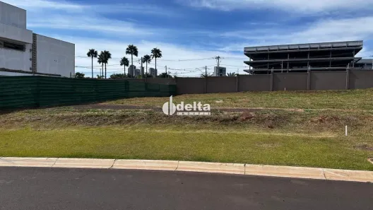 Lote/Terreno à venda, 273m² no Gávea, Uberlândia