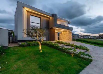 Casa com 3 Quartos à venda, 238m² no Santa Regina, Camboriú