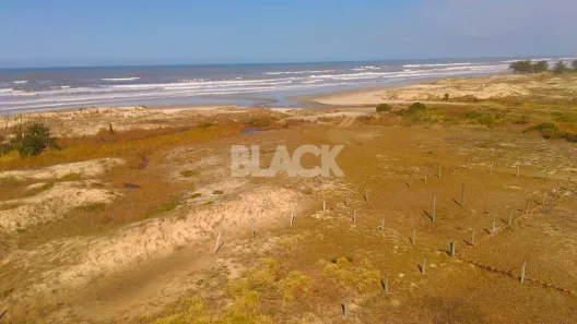 Lote/Terreno à venda, 300m² no Praia Real, Torres