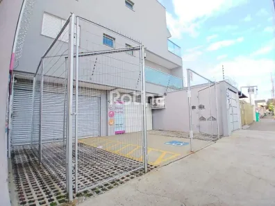 Apartamento com 2 Quartos para alugar, 75m² no Osvaldo Rezende, Uberlândia