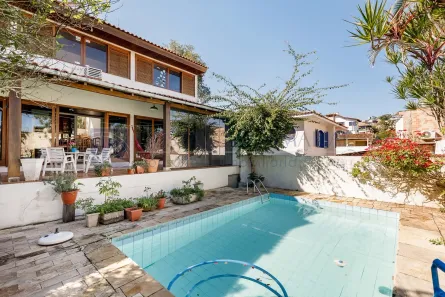 Casa com 3 Quartos para alugar, 380m² no Agronômica, Florianópolis