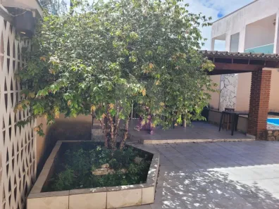 Casa com 3 Quartos à venda, 186m² no Jardim Canaã, Uberlândia