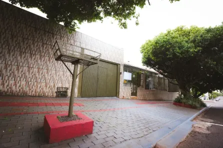 Casa com 4 Quartos à venda, 242m² no Neva, Cascavel