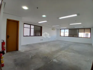 Sala Comercial à venda, 66m² no Três Figueiras, Porto Alegre