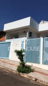 Sobrado com 5 Quartos à venda, 400m² no Centro, Campo Grande