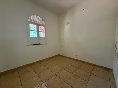 Casa com 3 Quartos para alugar, 334m² no Aleixo, Manaus
