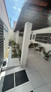 Casa com 3 Quartos à venda, 180m² no Candelária, Natal