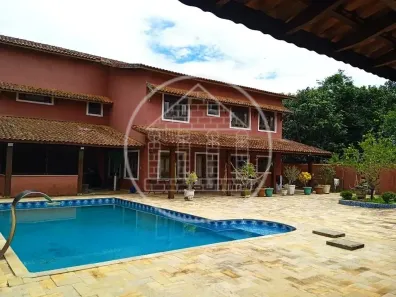 Sobrado com 4 Quartos à venda, 385m² no Centro, Embu-Guaçu