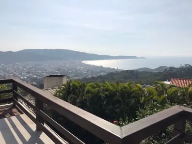 Casa com 4 Quartos à venda, 200m² no Centro, Bombinhas