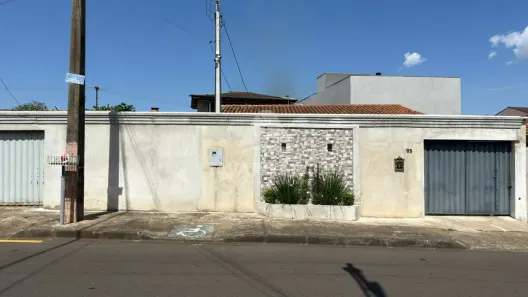 Casa com 2 Quartos à venda, 113m² no Uvaranas, Ponta Grossa
