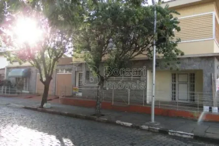 Sobrado com 4 Quartos à venda, 334m² no Centro, Araraquara