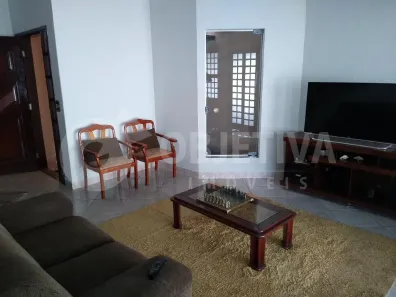 Casa com 4 Quartos à venda, 286m² no Vigilato Pereira, Uberlândia