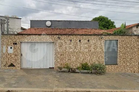 Casa com 3 Quartos à venda, 127m² no Laranjeiras, Uberlândia