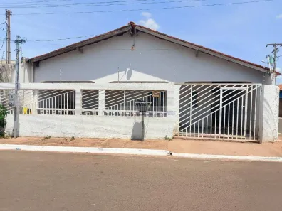 Casa com 2 Quartos à venda, 153m² no Petrópolis, Várzea Grande