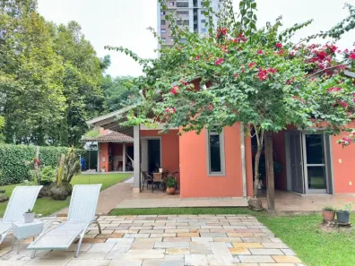 Casa com 3 Quartos à venda, 225m² no Glória, Joinville